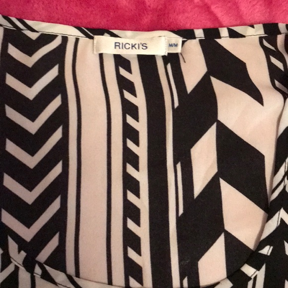 Fun flared sleeve shirt with gel pattern! - Picture 3 of 5